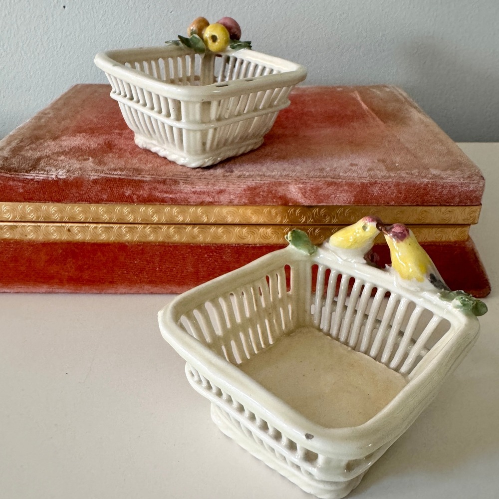 VNTG Simondetti Italy Ceramic Basket Pair Hand Painted Birds Fruit Pottery‎ Dish